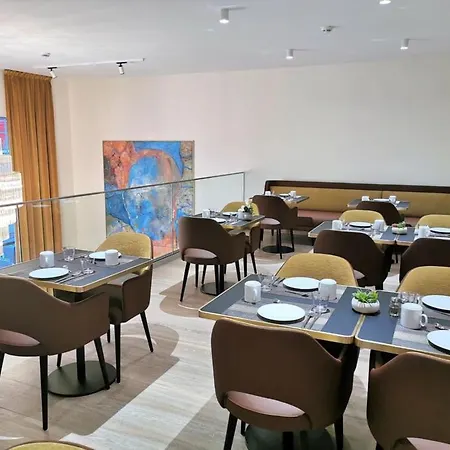 Apartahotel Residhome Luxembourh 3*